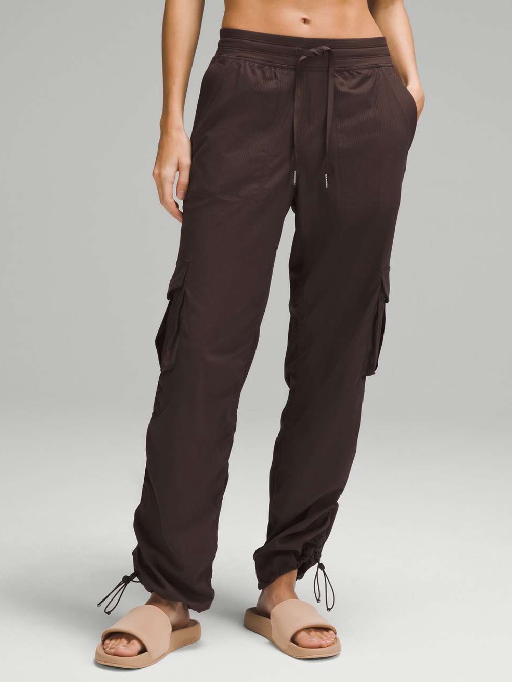 Lululemon Women’s Dance Studio Relaxed-Fit Mid-Rise Cargo Pants in Espresso am